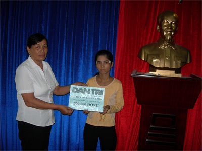 Quỹ Nhân ái tiếp tục đến với hai hoàn cảnh éo le ở Đà Nẵng - 2 Quỹ Nhân ái tiếp tục đến với hai hoàn cảnh éo le ở Đà Nẵng - 2