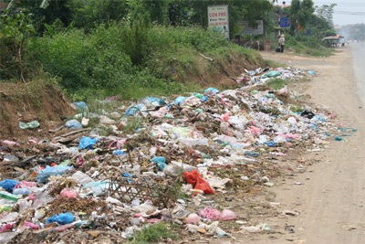 Bãi rác tự phát, cấm đổ tệ hơn không - 2 Bãi rác tự phát, cấm đổ tệ hơn không - 2