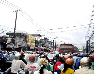 Lại “bùng nổ” kẹt xe sáng đầu tuần  - 2
