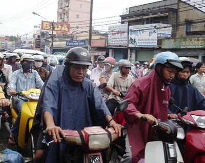 Lại “bùng nổ” kẹt xe sáng đầu tuần  - 1
