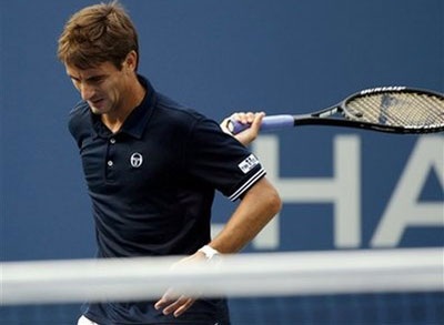 Federer dễ dàng vào tứ kết, Oudin tiếp tục gây bất ngờ - 2 Federer dễ dàng vào tứ kết, Oudin tiếp tục gây bất ngờ - 2