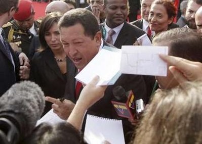 Tổng thống Chavez “tỏa sáng” trên thảm đỏ Liên hoan phim Venice - 7 Tổng thống Chavez “tỏa sáng” trên thảm đỏ Liên hoan phim Venice - 7