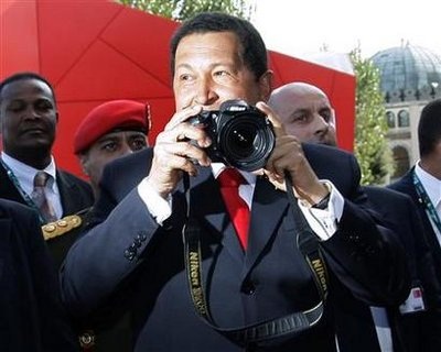 Tổng thống Chavez “tỏa sáng” trên thảm đỏ Liên hoan phim Venice - 5 Tổng thống Chavez “tỏa sáng” trên thảm đỏ Liên hoan phim Venice - 5