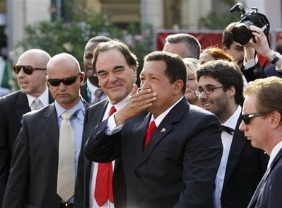 Tổng thống Chavez “tỏa sáng” trên thảm đỏ Liên hoan phim Venice - 3 Tổng thống Chavez “tỏa sáng” trên thảm đỏ Liên hoan phim Venice - 3