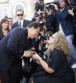Tổng thống Chavez “tỏa sáng” trên thảm đỏ Liên hoan phim Venice - 9 Tổng thống Chavez “tỏa sáng” trên thảm đỏ Liên hoan phim Venice - 9