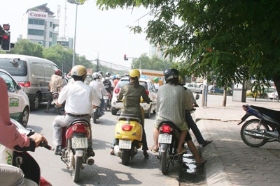 Choáng váng vì nắng nóng gay gắt giữa mùa thu - 2