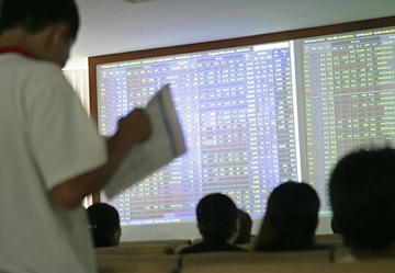 Vn-Index tăng điểm trở lại, giá trị giao dịch thấp - 1 Vn-Index tăng điểm trở lại, giá trị giao dịch thấp - 1