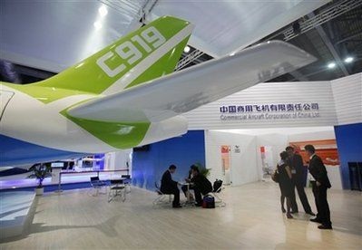 Trung Quốc "trình làng" máy bay chở khách cỡ lớn - 3 Trung Quốc "trình làng" máy bay chở khách cỡ lớn - 3