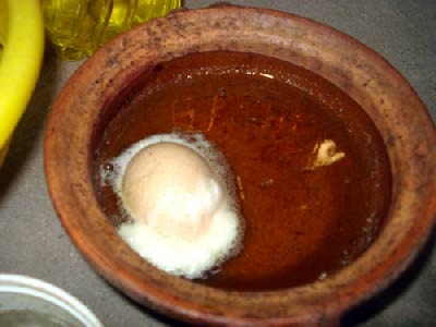 Trứng gà Trung Quốc “biến” thành trứng gà ta nhờ axit - 1 Trứng gà Trung Quốc “biến” thành trứng gà ta nhờ axit - 1