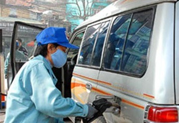 Bộ Tài chính phân trần việc giá xăng tăng - 1