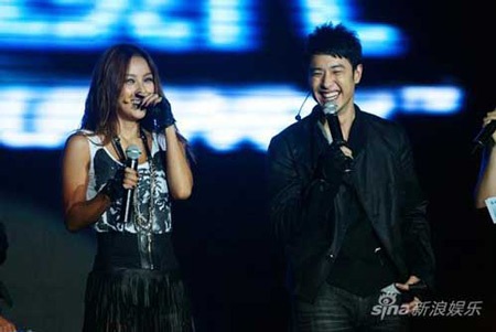Lee Hyori “hút hồn” giới săn tin Trung Quốc - 2