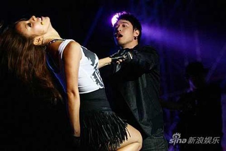 Lee Hyori “hút hồn” giới săn tin Trung Quốc - 3