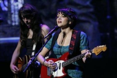 Steven Jobs tái xuất cùng “thiên thần” Norah Jones - 2 Steven Jobs tái xuất cùng “thiên thần” Norah Jones - 2