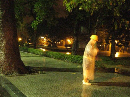 Lướt thướt mưu sinh trong mưa - 3