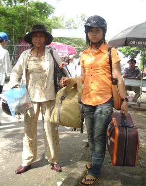 Mẹ, con nhập trường trong nước mắt rưng rưng - 2 Mẹ, con nhập trường trong nước mắt rưng rưng - 2