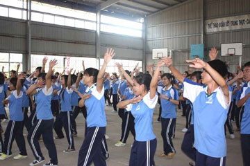 Dạy học sinh nhảy múa để chống AIDS - 1 Dạy học sinh nhảy múa để chống AIDS - 1