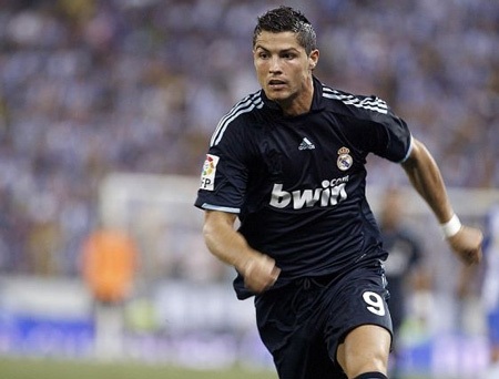 C. Ronaldo được HLV Pellegrini ngợi khen - 1