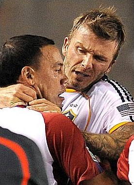 Beckham bóp cổ đối phương - 1 Beckham bóp cổ đối phương - 1