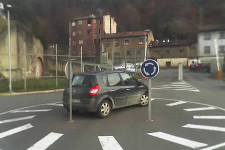 Những kiểu đỗ xe lạ đời - 6 Những kiểu đỗ xe lạ đời - 6