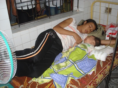 Bé trai 8 tháng tuổi bị chó cắn đứt dương vật - 1 Bé trai 8 tháng tuổi bị chó cắn đứt dương vật - 1