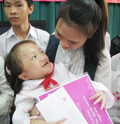 Học bổng của ca sỹ Mỹ Tâm đến xứ Nghệ - 3 Học bổng của ca sỹ Mỹ Tâm đến xứ Nghệ - 3