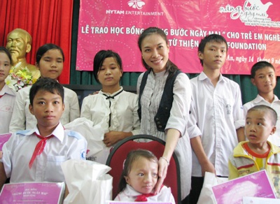 Học bổng của ca sỹ Mỹ Tâm đến xứ Nghệ - 1 Học bổng của ca sỹ Mỹ Tâm đến xứ Nghệ - 1