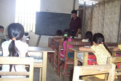 Cuốc bộ 10km đường rừng để được học lớp 3 - 1