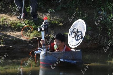 Anh nông dân tự chế tạo tàu ngầm - 15 Anh nông dân tự chế tạo tàu ngầm - 15