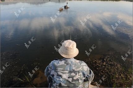 Anh nông dân tự chế tạo tàu ngầm - 13 Anh nông dân tự chế tạo tàu ngầm - 13