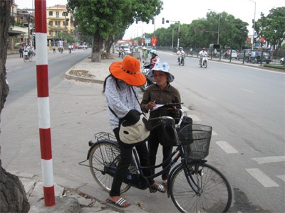 Nạn bán tăm lừa đảo hoành hành - 1 Nạn bán tăm lừa đảo hoành hành - 1
