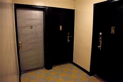 Cảnh sát chống khủng bố lục soát nhiều căn nhà ở New York - 1