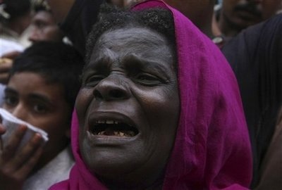 Giẫm đạp làm 18 phụ nữ và trẻ em thiệt mạng  - 1