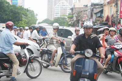 Giao thông hỗn loạn vì đèn chỉ dẫn mất điện - 2 Giao thông hỗn loạn vì đèn chỉ dẫn mất điện - 2