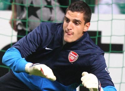 Arsenal trông cậy vào “người gác đền” trẻ Mannone - 1