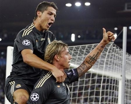 C. Ronaldo lập cú đúp, Real “tung cánh” tại Zurich - 2