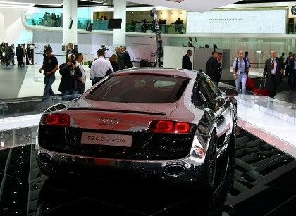 Audi R8 mạ crôm tỏa sáng Frankfurt 2009 - 4 Audi R8 mạ crôm tỏa sáng Frankfurt 2009 - 4