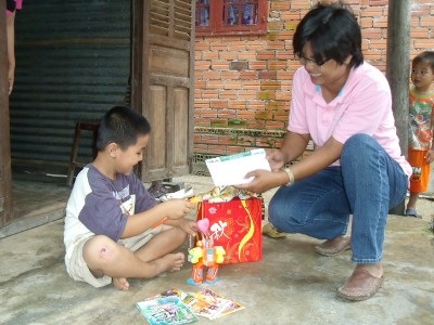 Giấc ngủ không tròn của bé 5 tuổi chăm mẹ ung thư - 2 Giấc ngủ không tròn của bé 5 tuổi chăm mẹ ung thư - 2