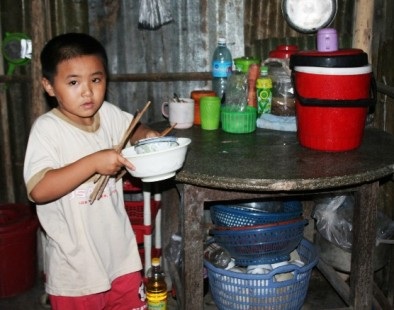 Giấc ngủ không tròn của bé 5 tuổi chăm mẹ ung thư - 4 Giấc ngủ không tròn của bé 5 tuổi chăm mẹ ung thư - 4