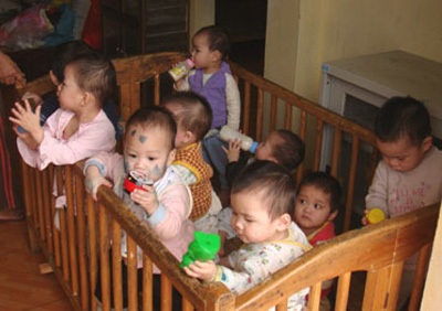 Không nên cắt đứt quan hệ giữa cha mẹ đẻ với con cho làm con nuôi - 1 Không nên cắt đứt quan hệ giữa cha mẹ đẻ với con cho làm con nuôi - 1