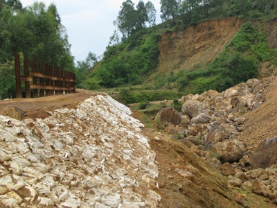 Cơ bản hoàn tất việc “hàn” vết nứt trên núi Thành - 2