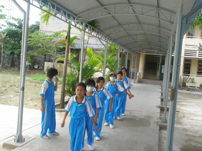 “Hiếm” khẩu trang y tế ở trường học có 3 học sinh nhiễm cúm - 2 “Hiếm” khẩu trang y tế ở trường học có 3 học sinh nhiễm cúm - 2