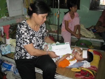 Trao quà cho cháu bé 9 tuổi mắc bệnh máu trắng    - 1 Trao quà cho cháu bé 9 tuổi mắc bệnh máu trắng    - 1