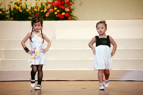 Ngắm siêu mẫu “nhí” trên sàn diễn - 11