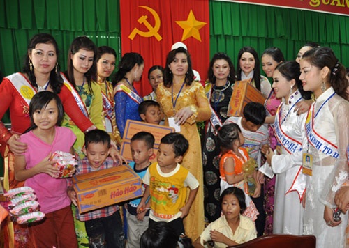 Khai mạc vòng chung kết cuộc thi Hoa Hậu quý bà 2009  - 3