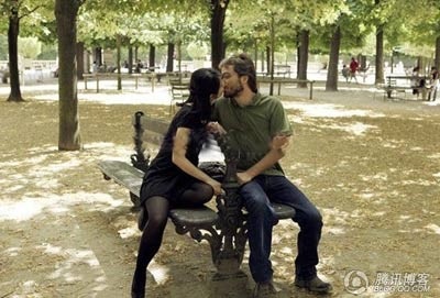 Thiếu nữ tự tung “ảnh hôn” - 2