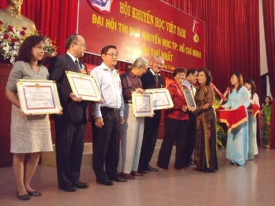 TPHCM: Đại hội thi đua khuyến học lần thứ nhất năm 2009 - 4 TPHCM: Đại hội thi đua khuyến học lần thứ nhất năm 2009 - 4