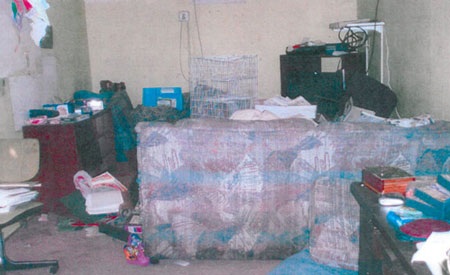 Vụ nô lệ tình dục chấn động Mỹ: Nhà thủ phạm giống "ổ lợn" - 3