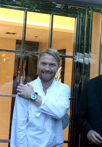 Ronan Keating hát giữa vòng vây khán giả Hà Nội - 1