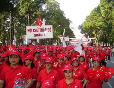 Hơn 10.000 người đi bộ đồng hành vì trẻ thơ - 1 Hơn 10.000 người đi bộ đồng hành vì trẻ thơ - 1