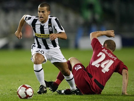 Đè bẹp Livorno, Juventus thắng trận thứ 4 liên tiếp - 2